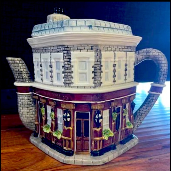 Kitchen The Queen Victoria Pub Eastenders Ornamental Ceramic Teapot